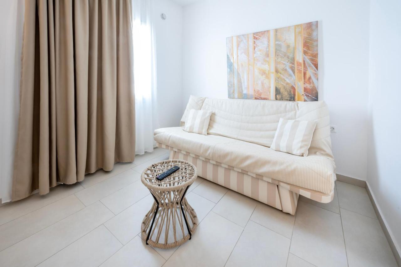 Orizontes Santorini Pýrgos